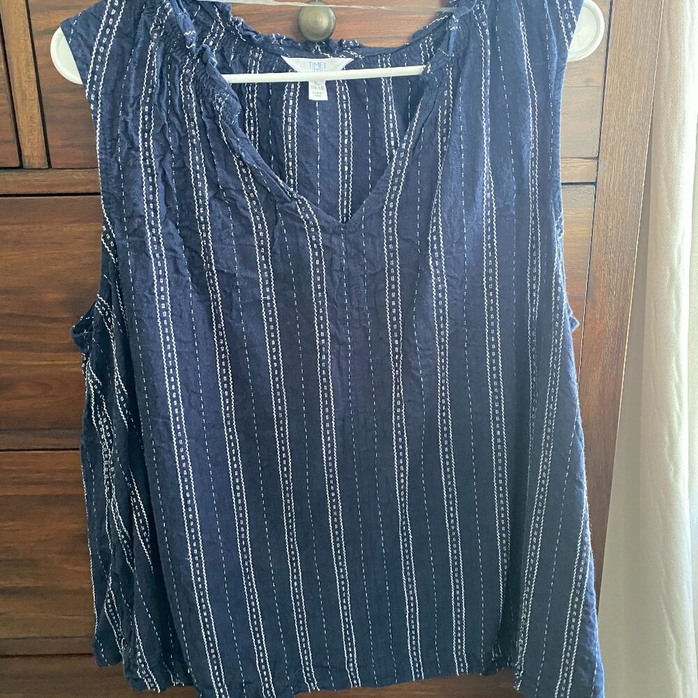 Sleeveless navy blue top